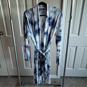 NWOT blue and white tie-dye women’s robe